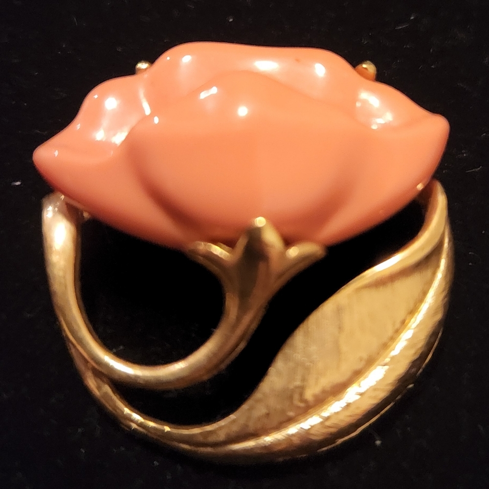 Sold Avon stampt brooch